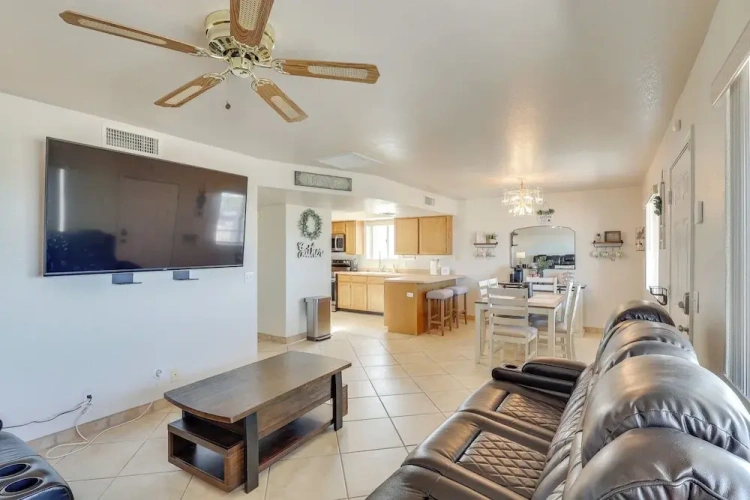 2 Bedrooms Apartment