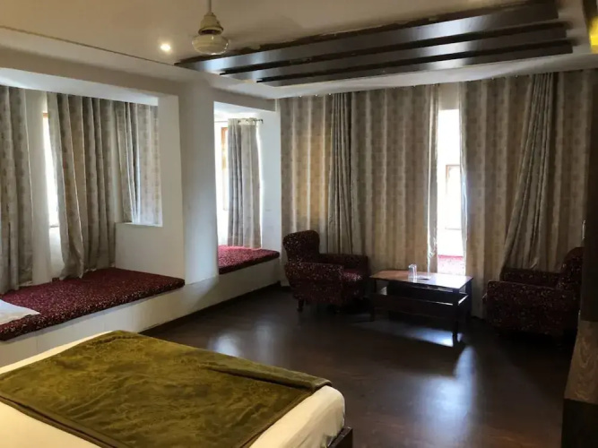 Goroomgo Rani Palace Udaipur
