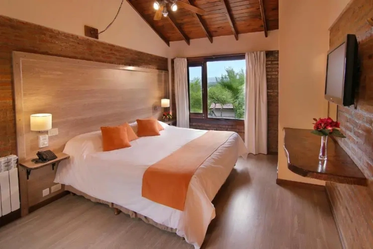 2 Bedrooms Bungalow