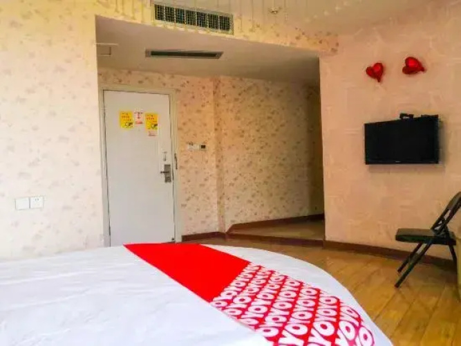 Cixi Huakun Theme Hotel