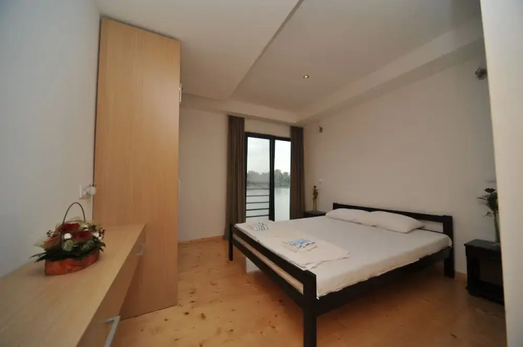 B&B Boatel Charlie