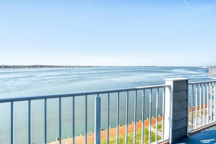 Harbour Island 402m 2 Bedroom Condo