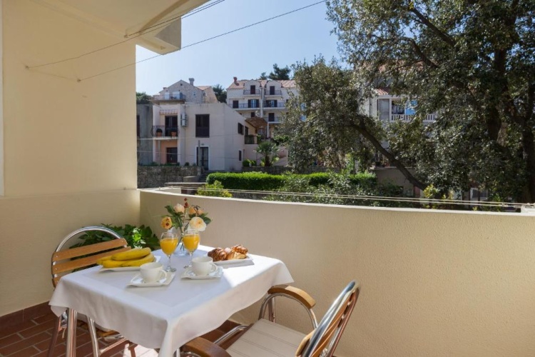 1 Bedroom Apartment with city view