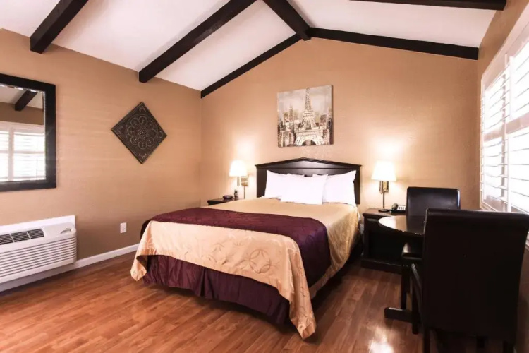 Tri Valley Inn & Suites