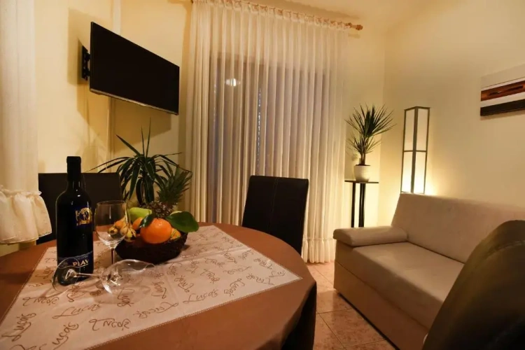 1 Bedroom Apartment with balcony and with garden view