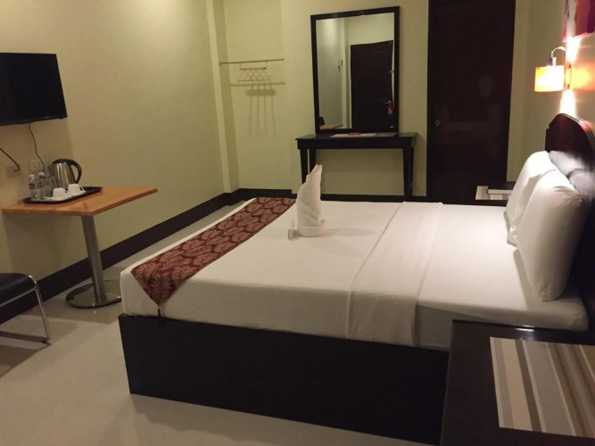 Hollywood Suites
