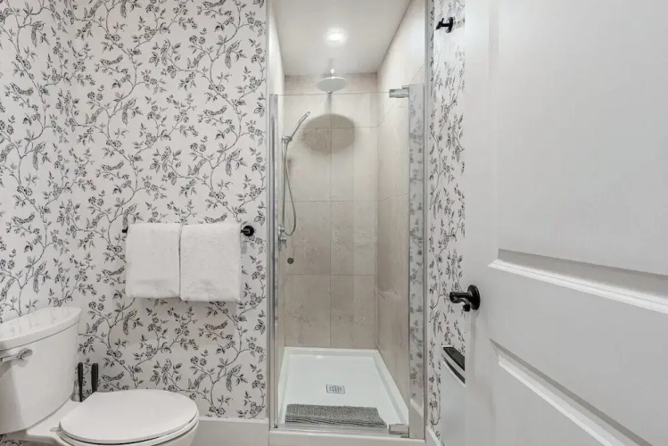 Beautiful Vieux Quebec 2 Bed Apt