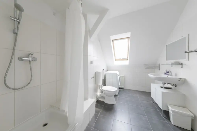 2 Bedrooms Apartment
