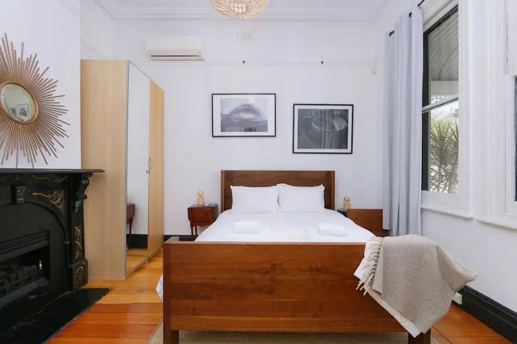 Designer 2 Bedroom House with Garden in Northbridge