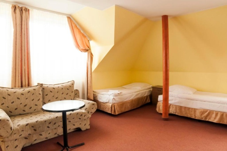 Standard Triple room