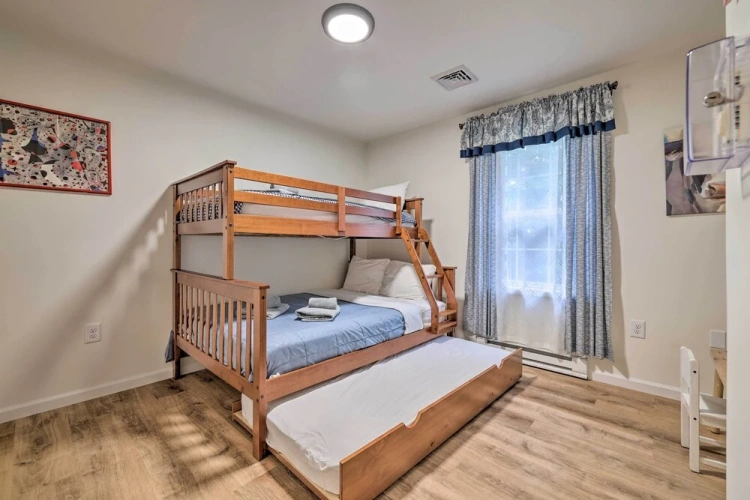 4 Bedrooms Cottage