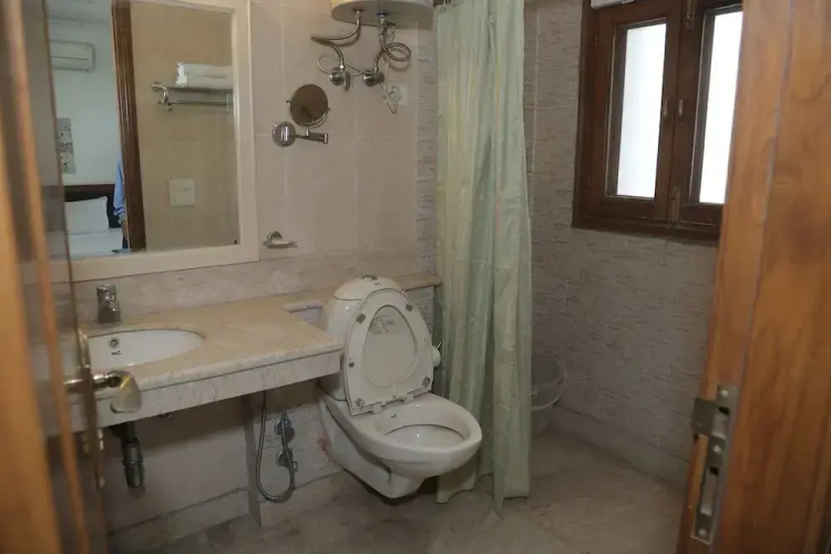 Apartment 18