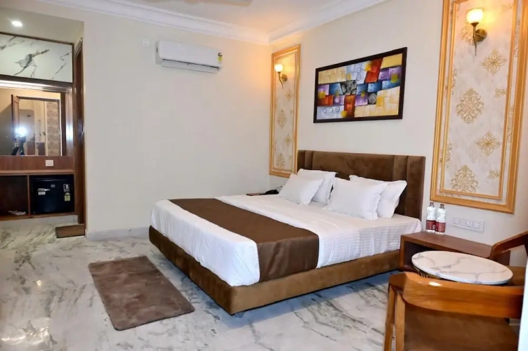 Superior Double room with city view