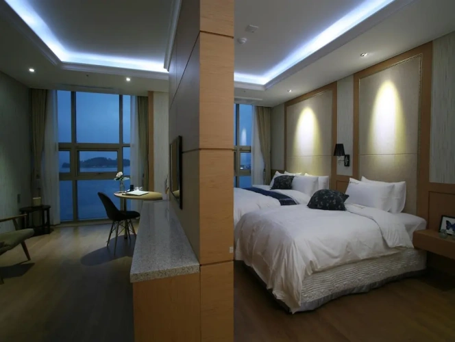Premier Twin room with ocean view