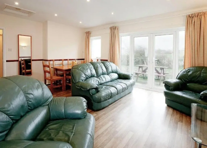 3 Bedrooms Bungalow