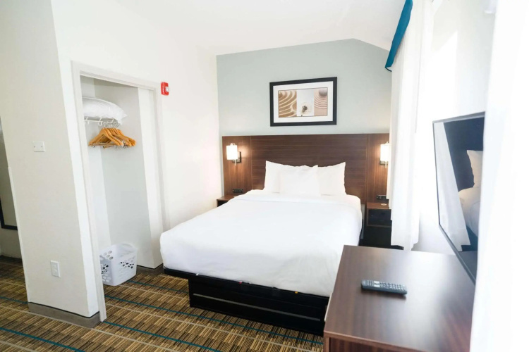 Mainstay Suites Knoxville Airport