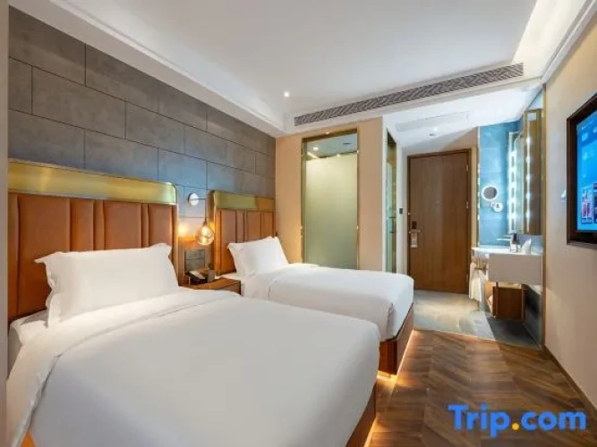 Standard Twin room with view