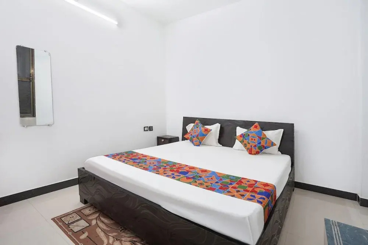 Fabhotel Om Palace