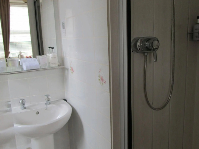 Broadlands Guest House