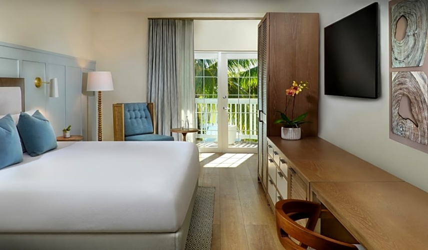 Double room with balcony and with pool view Southernmost Beach Resort