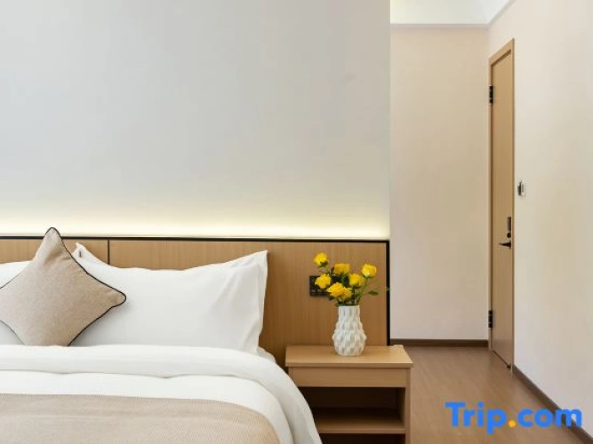 2 Bedrooms Family Suite with mountain view