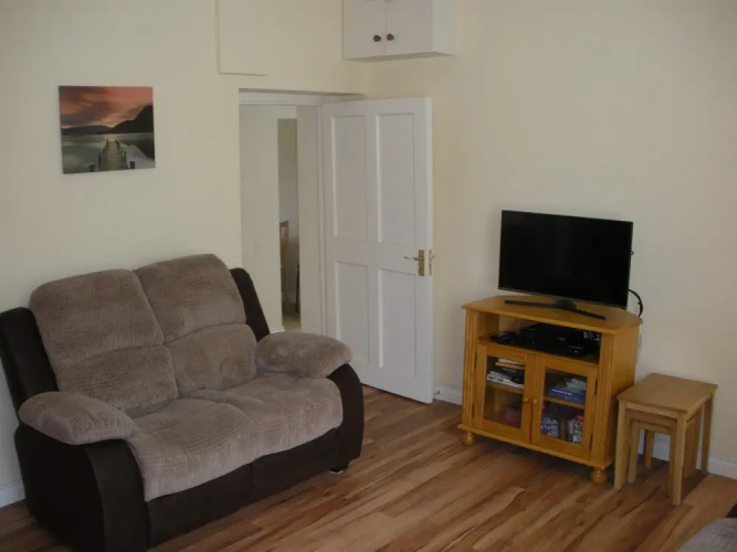 Beautiful 3-bed House in Knock