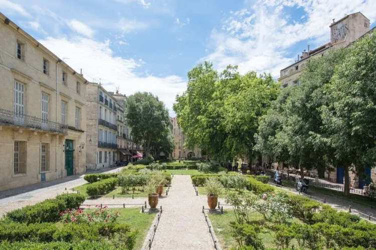 Colombet Stays Place De La Canourgue
