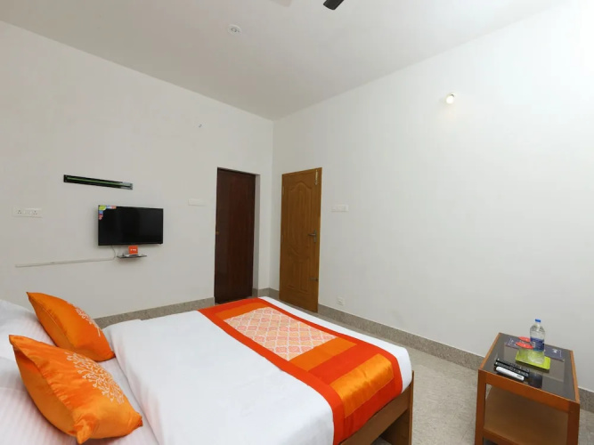 OYO 13858 Rithus Residency