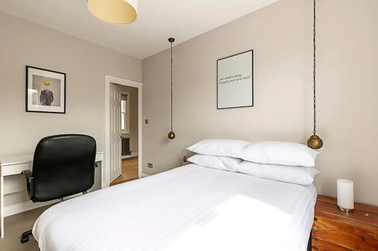 Rustic and Contemporary Haven in Brixton