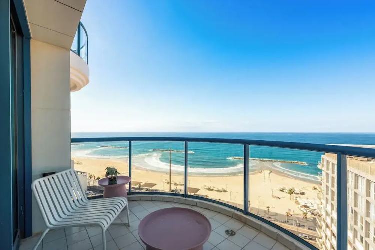 Full Sea View on The Beach With Balcony