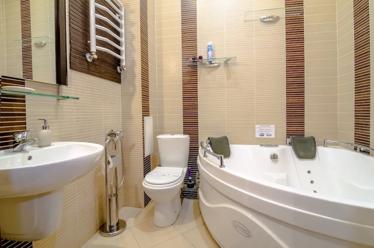 Rent Kiev Lva Tolshtoho Square