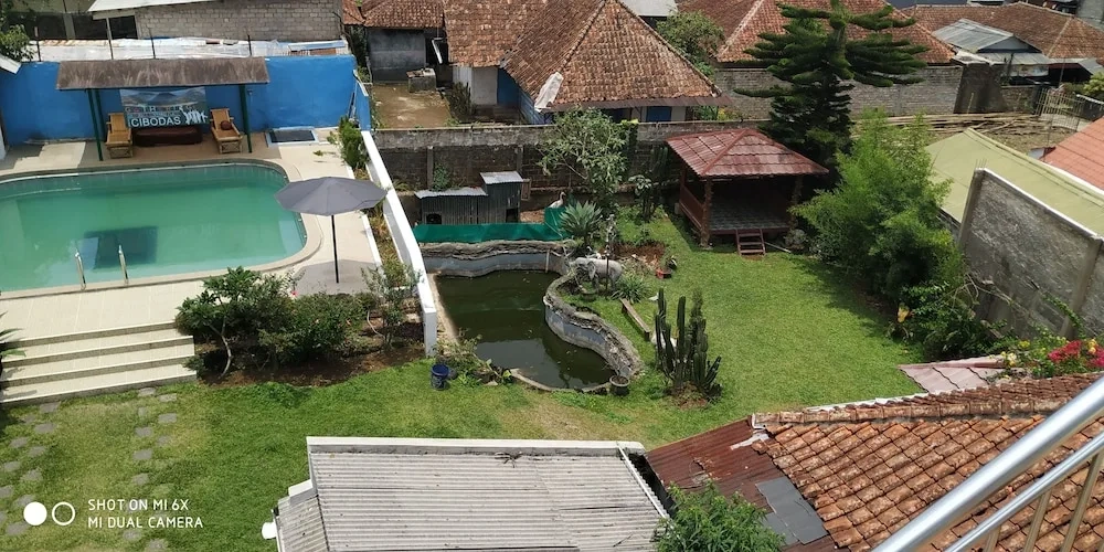 6 Bedrooms Villa