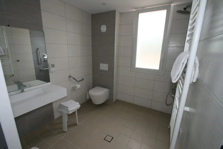 Standard Triple Basement room