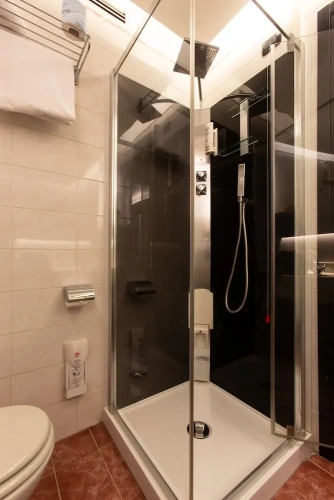 Standard Twin room with garden view