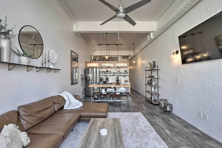 Chic SLC Downtown Studio Loft: Walk to Shops