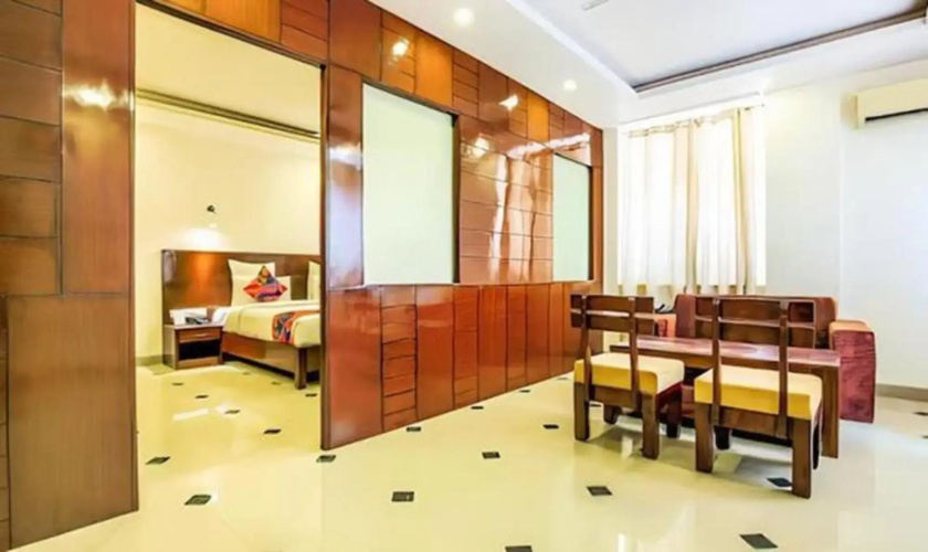 Townhouse OAK Hotel Joy24