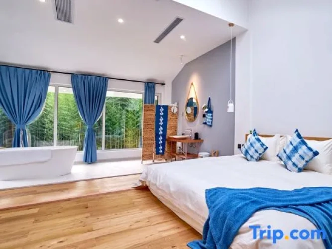 Luxury Quadruple Duplex Suite with mountain view