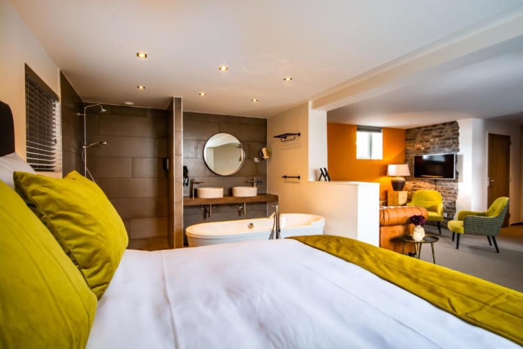 Deluxe Suite