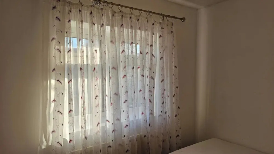 Pet Friendly - 3 Bedrooms - 6 Guests - Parking