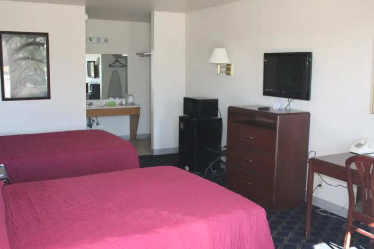 Boomtown Inn