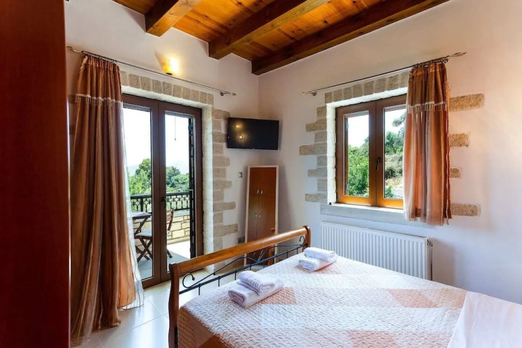 Peacefull Stone-Built Villa