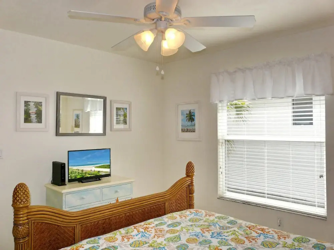 Inviting, Quiet Home in With Pool and Steps to Beach
