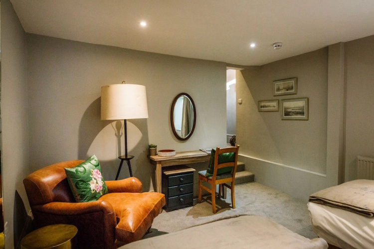 Bampton Townhouse