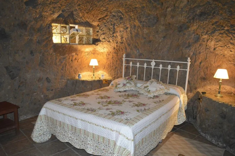Casa Cueva Las Margaritas