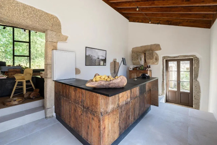 CasaNova Farmhouse