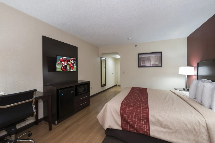 Red Roof Inn PLUS+ & Suites Opelika