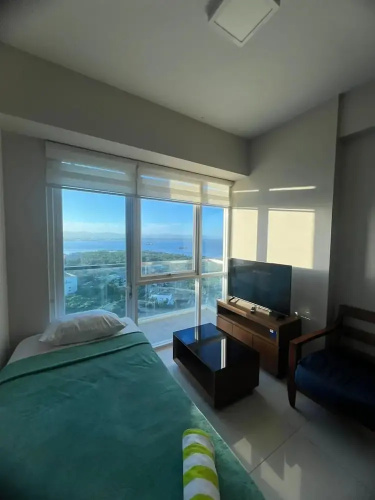 Condo Resort 1 Br by Rosenda B.