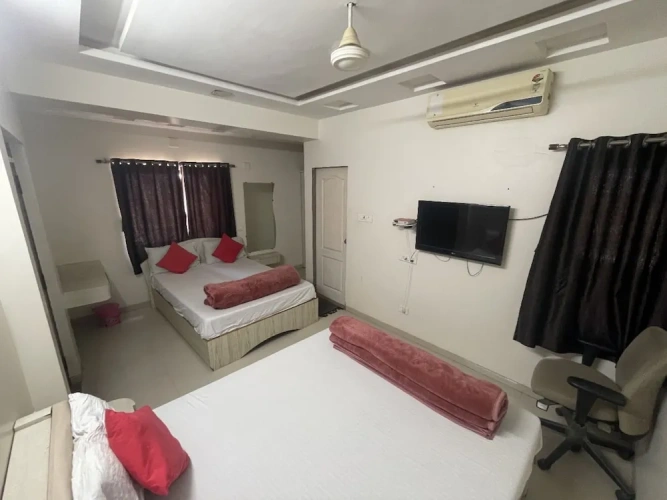 Deluxe Triple room with city view