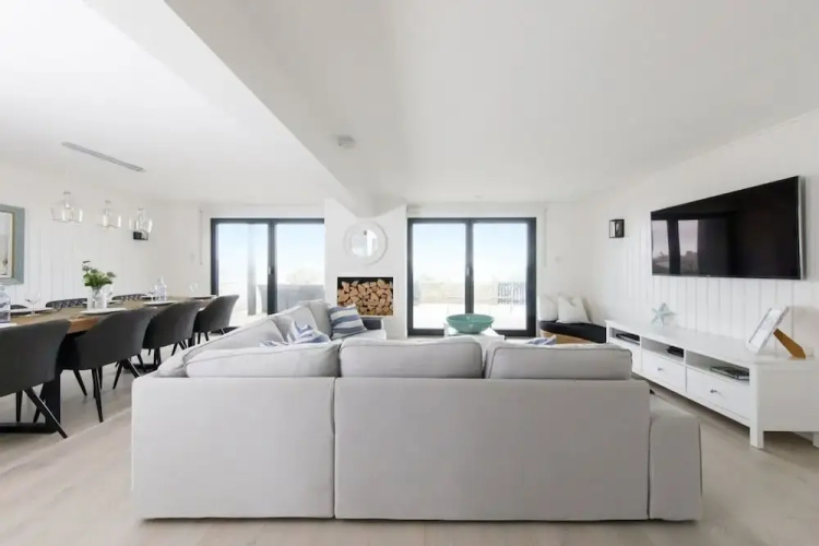 Luxury Seafront Family Home - Indoor Pool