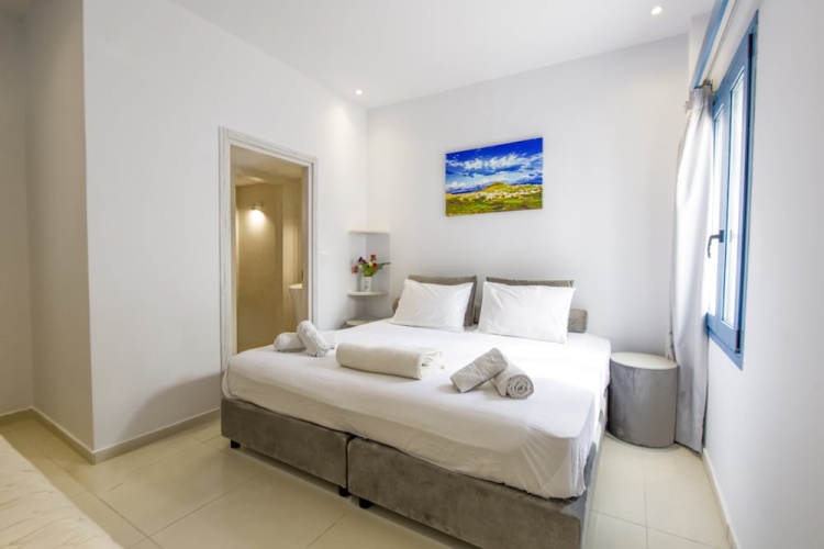 1 Bedroom Standard Quadruple Family room